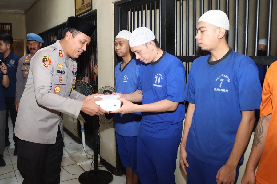 Berbagi Kebahagiaan, Kapolres Cirebon Kota Halalbihalal Bersama Tahanan