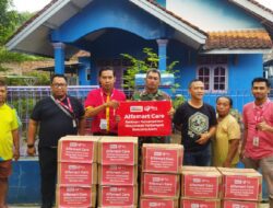 Alfamart Bagikan Sembako untuk Korban Banjir di Cirebon Timur