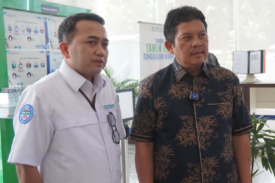 Dirut BPJS Kesehatan Tinjau Inovasi Sahabat Dengar JKN di Cirebon
