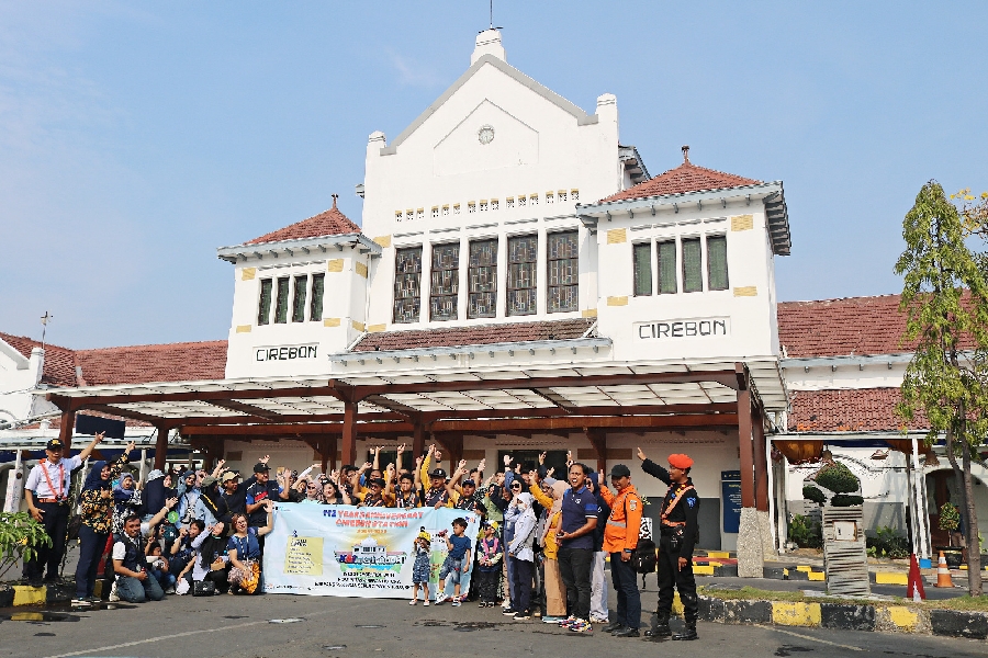 Memperingati HUT Stasiun Cirebon, Daop 3 napak tilas jalur KA. (Foto: Ist.)