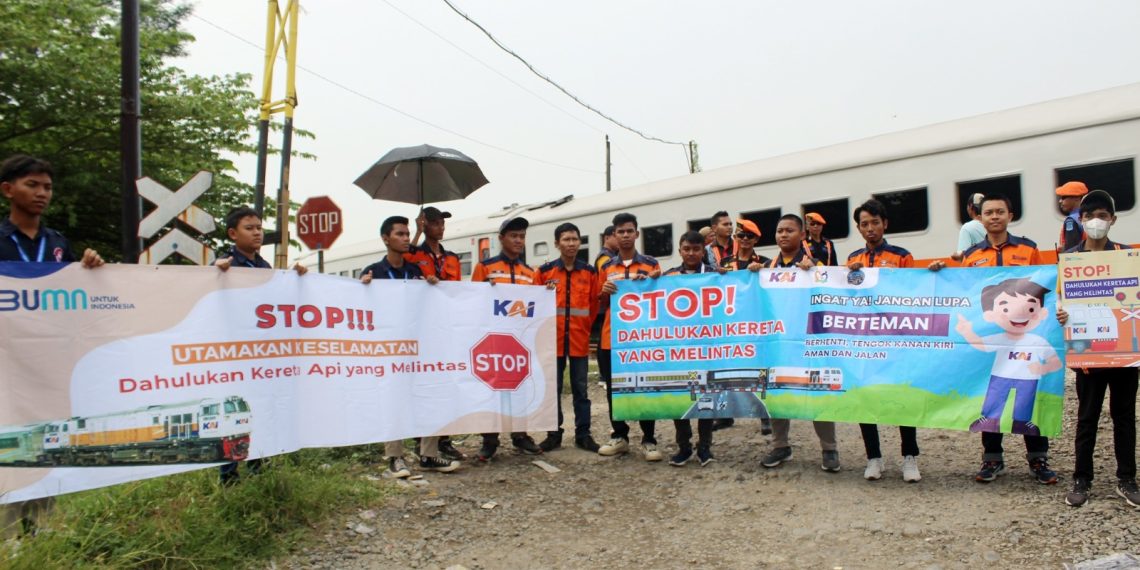 KAI Cirebon Gelar Sosialisasi Keselamatan di Perlintasan Sebidang
