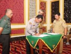 Kapolres Cirebon Kota Hadiri Penandatanganan NPHD Pilkada 2024