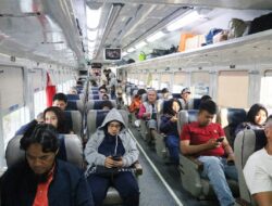 Menikmati Serunya Liburan Sekolah Naik Kereta Api