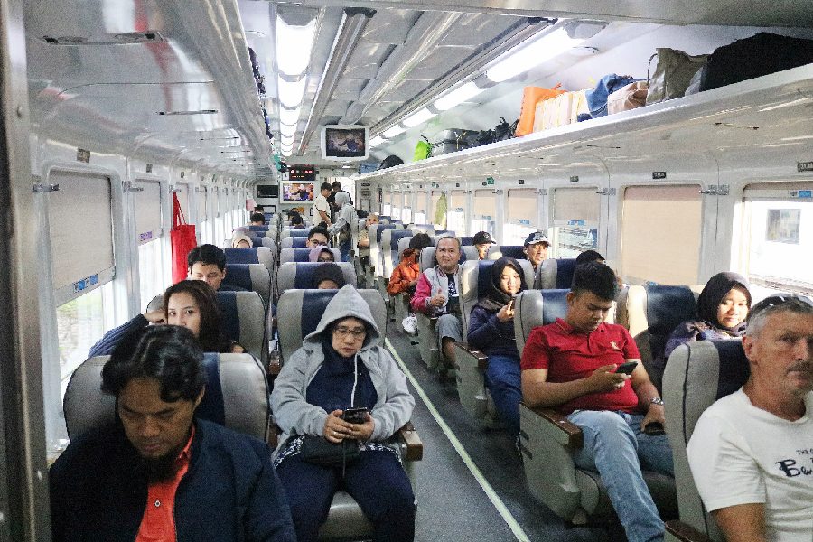 Serunya Liburan Sekolah dengan Naik Kereta Api