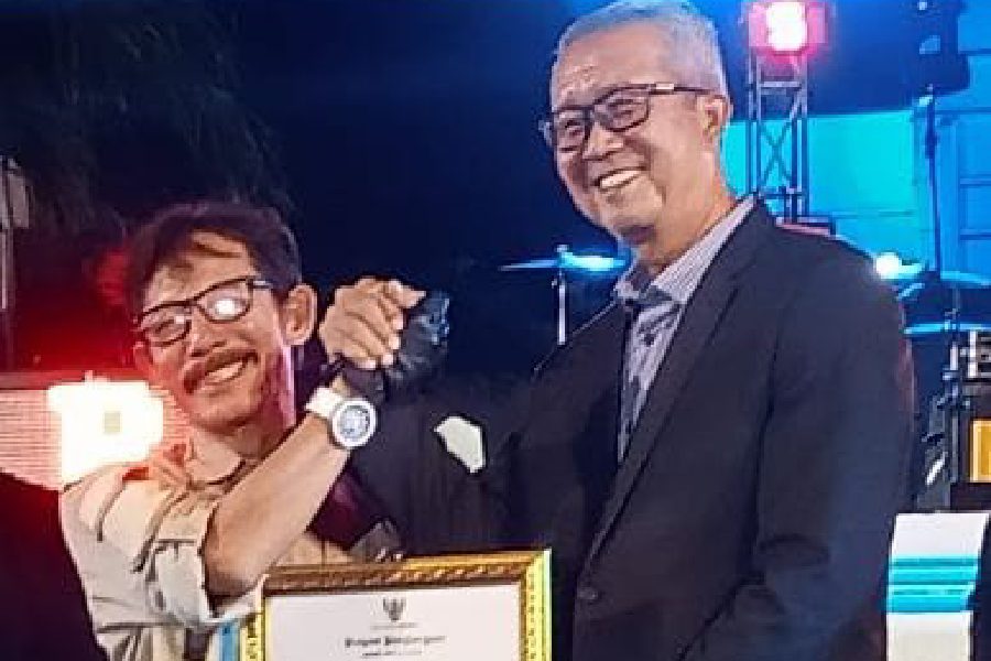 Prabu Diaz Raih Penghargaan dari Pemkot Cirebon