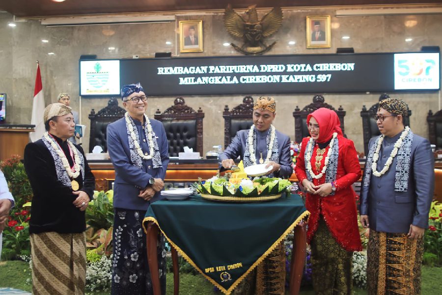 Rapat Paripurna, Pj Wali Kota Launching Kamus Bahasa Cirebon