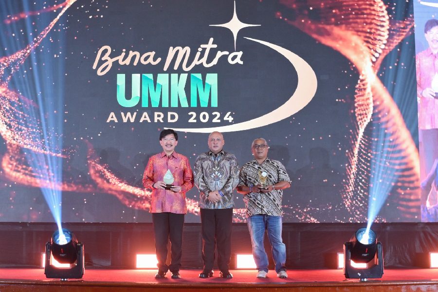 Smartfren Raih Predikat Gold Bina UMKM Awards 2024