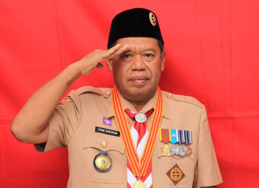 Berprestasi Pimpin Kwarcab Majalengka, Eman Suherman Raih Penghargaan Lencana Melati