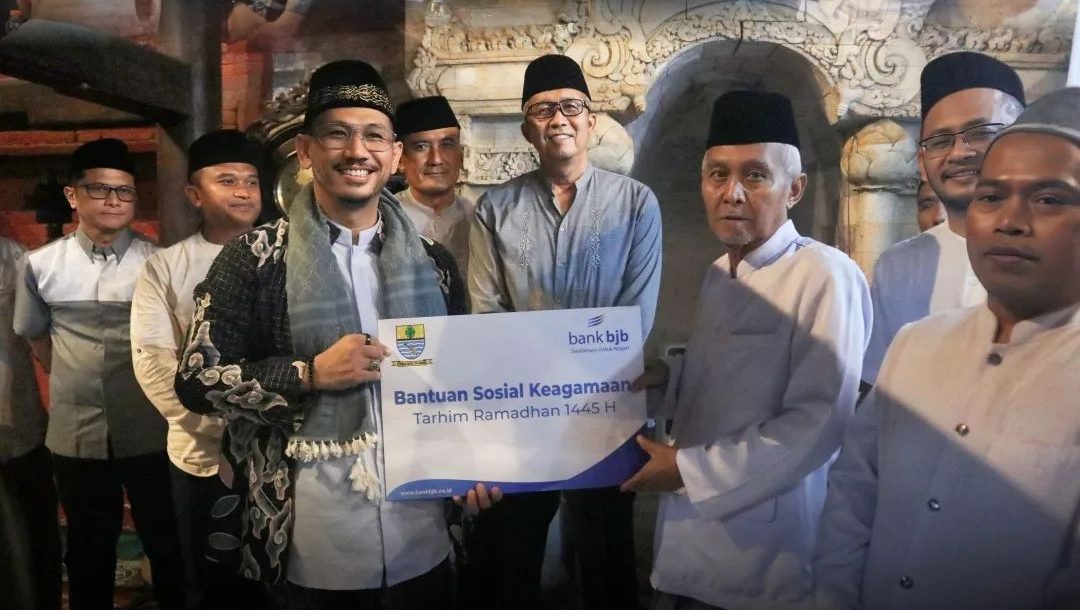 DPRD Bersama Pemda Kota Cirebon Tarhim di Masjid Sang Cipta Rasa