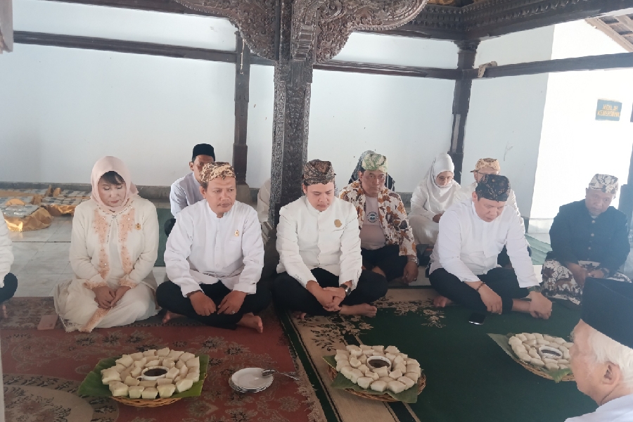 Keraton Kasepuhan Cirebon Adakan Tradisi Apeman