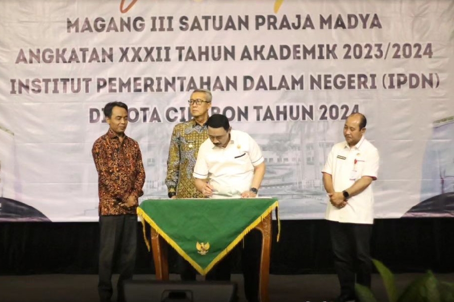 Ketua DPRD Kota Cirebon Lepas Taruna IPDN