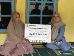 Loly Suhenti Serahkan Dana Kerohiman kepada Keluarga Petugas Keamanan Bawaslu