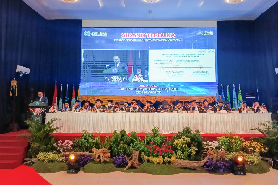 Wisuda ke-72 UGJ, Ribuan Lulusan Siap Hadapi Tantangan Baru