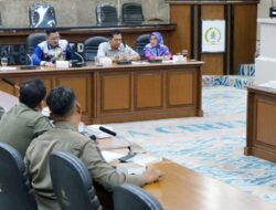 Komisi I Ingatkan Satpol PP Tertibkan Alat Peraga yang Melanggar