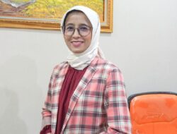 Mendobrak Stereotip, Titin Mantap Berkarir Bersama EWF Cirebon