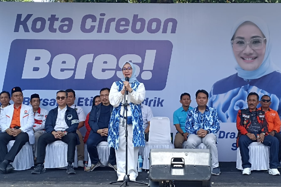 Eti-Hendrik Janjikan Lima Persen dari APBD untuk Kelurahan