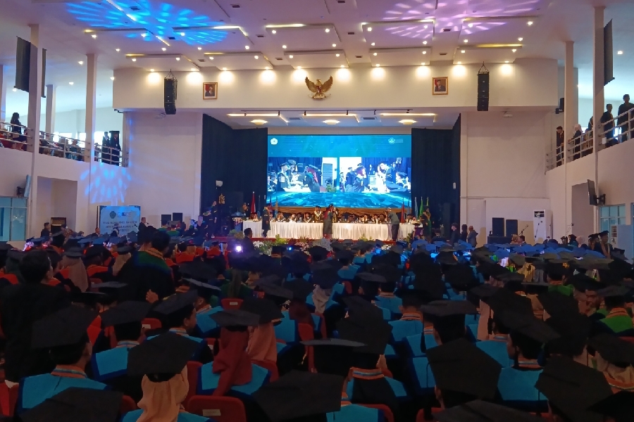 Wisuda ke-73 UGJ: 975 Lulusan Siap Hadapi Tantangan Global