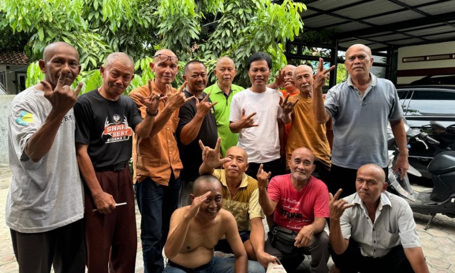 Menang Real Count Pilwalkot Cirebon, Relawan Idola Cukur Gundul