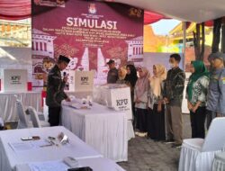 PPK Lemahwungkuk Pastikan Kesiapan Pilkada melalui Simulasi Pemungutan Suara