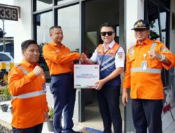 Apresiasi Pengabdian, Daop 3 Bagikan Sembako untuk Penjaga Perlintasan Swadaya