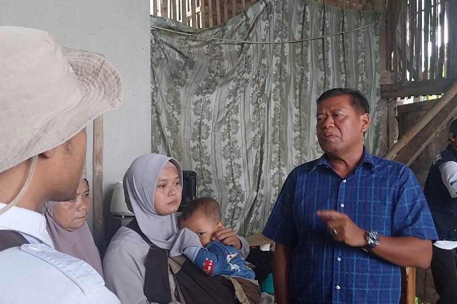 Bupati Terpilih Eman Suherman Siap Bantu Keluarga yang Tinggal di Bekas Kandang Ayam