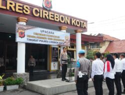 Kapolres Cirebon Kota Beri Penghargaan kepada Personel Berprestasi