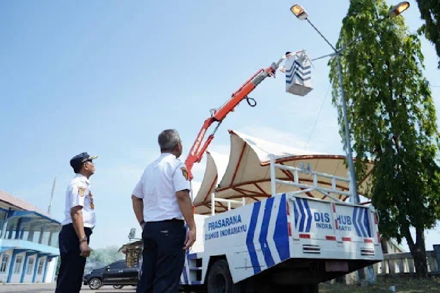 Percantik Kota, Pemkab Indramayu Tambah Penerangan Jalan Umum