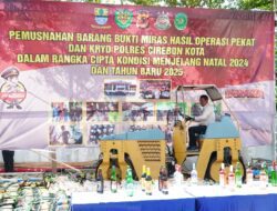 Polres Cirebon Kota Musnahkan 8.186 Botol Miras