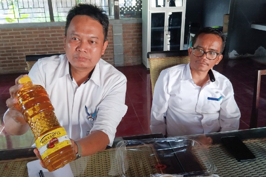 Bulog Cirebon Pastikan Migor yang Didistribusikan Terjamin Kualitasnya