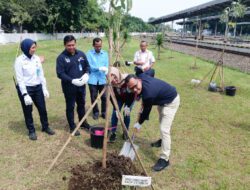 Daop 3 Tanam 200 Pohon sebagai Wujud Pelestarian Lingkungan