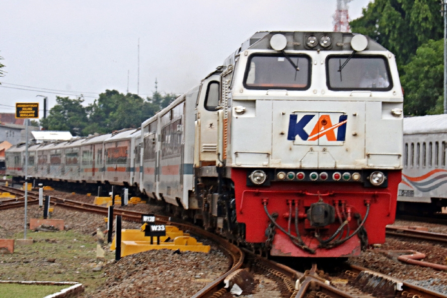 Genangan Air Ganggu Lintasan Kereta Api, KAI Alihkan Rute