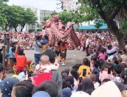 Atraksi Barongsai di Grage Mall Pukau Ribuan Pengunjung
