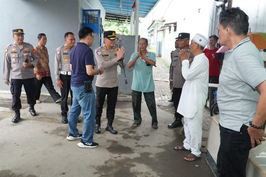 Kapolres Cirebon Kota Bantu Korban Gigitan Ular Berbisa