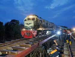 KAI Pulihkan Jalur Kereta yang Terputus Akibat Banjir di Grobogan