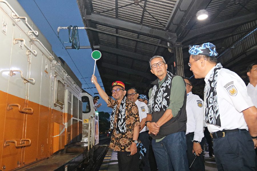 KAI Resmikan Perjalanan Perdana Kereta Api Gunungjati
