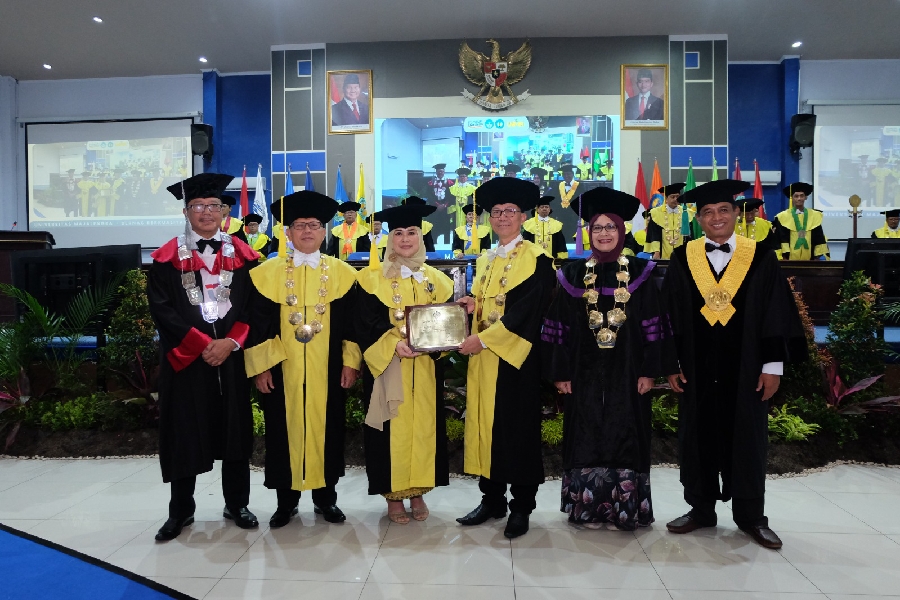 Kukuhkan Guru Besar Pertama, Unma Komitmen Terus Maju dan Berkualitas