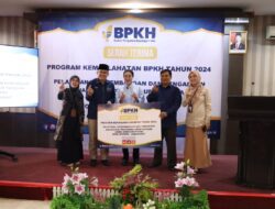 Selly Salurkan Bantuan untuk UMKM dan Musala Terdampak Banjir