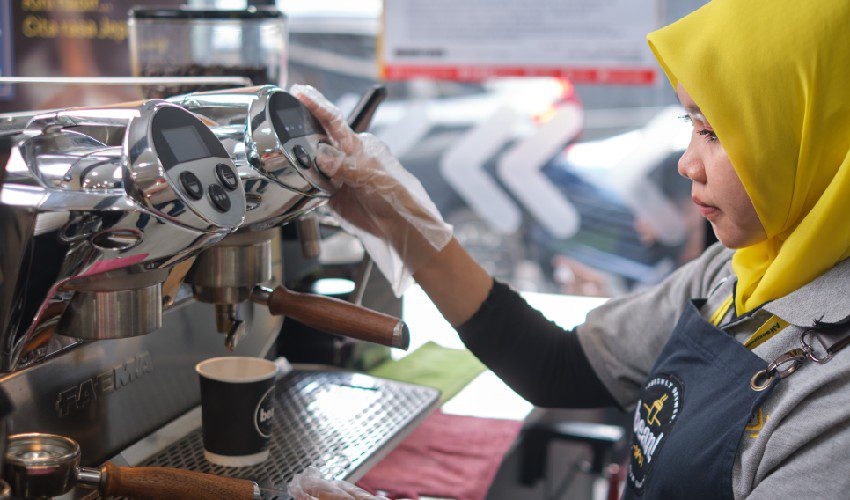 Alfaexpress di Rest Area Trans Jawa Siap Layani Pemudik