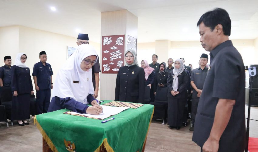 Lantik Pejabat Pengawas Sekolah, Effendi Edo Tekankan Pentingnya Kualitas Pendidikan