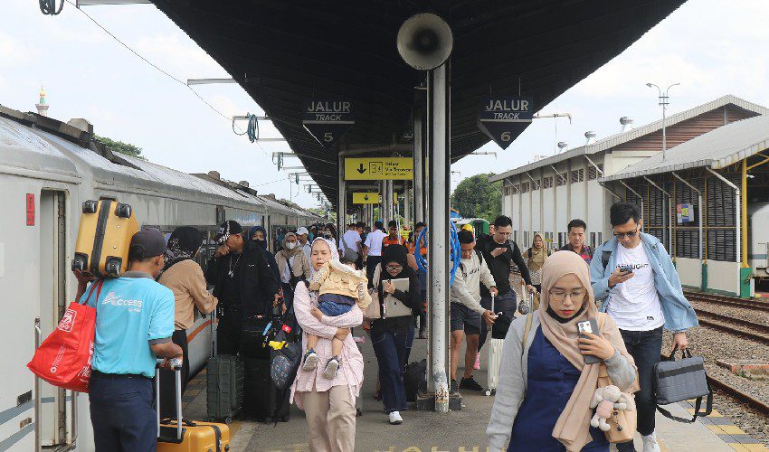 Mudik Murah dengan KA Cakrabuana dan Gunung Jati