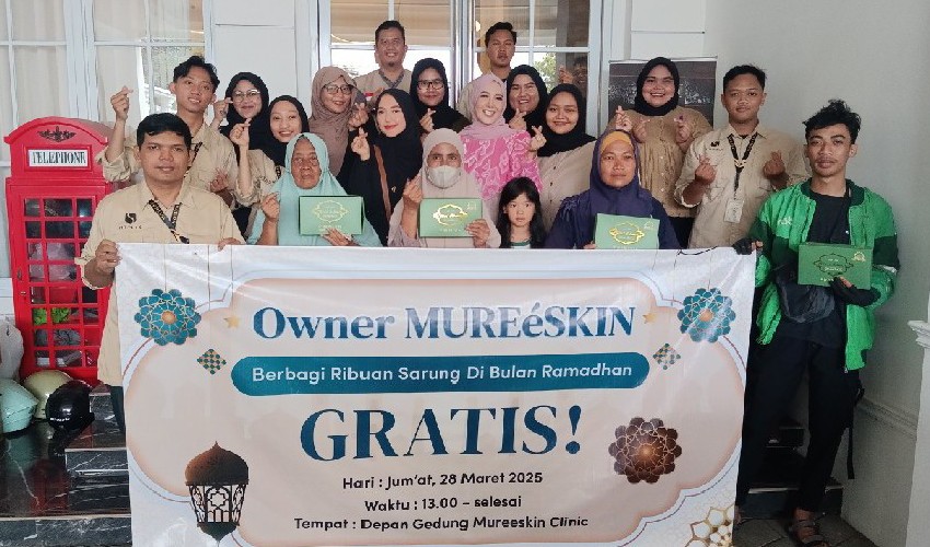 Berbagi Kebaikan Ramadan, Mureeskin Clinic Bagikan Ribuan Sarung
