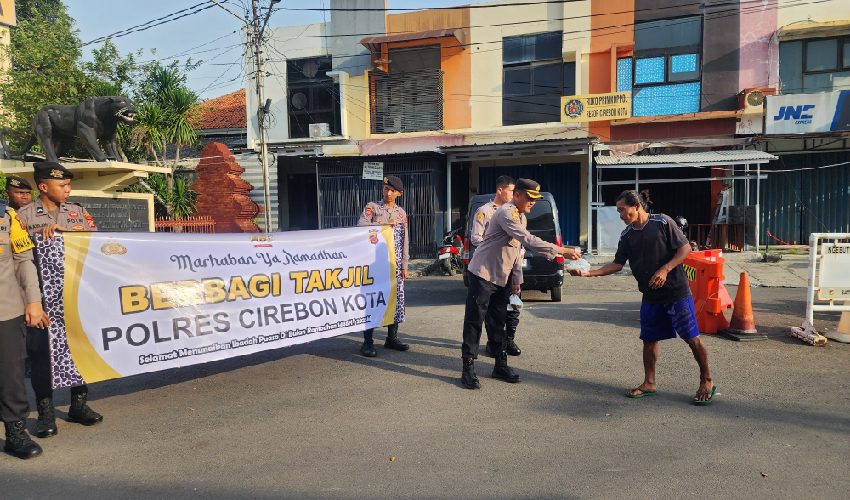 Pererat Silaturahmi, Polres Cirebon Kota Berbagi Takjil