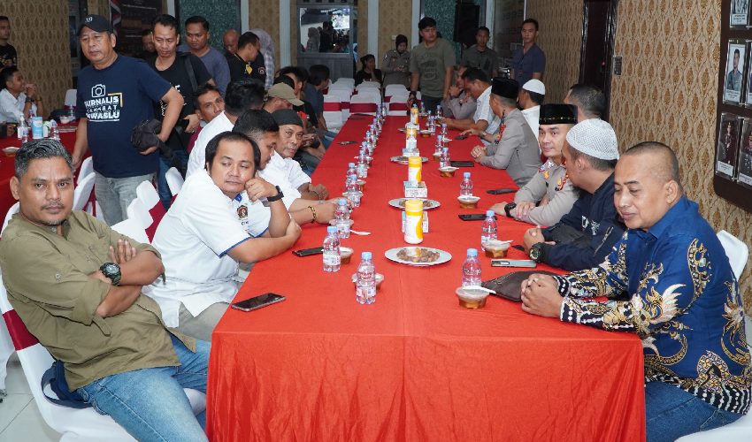 Polres Cirebon Kota Berbagi Takjil dan Buka Puasa Bersama Jurnalis