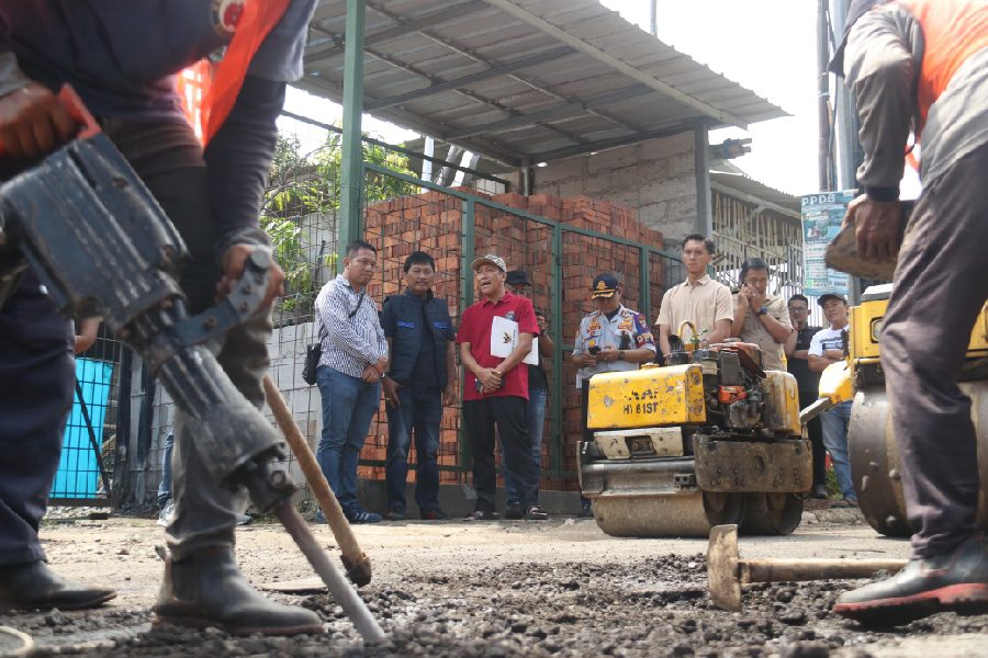 Wali Kota Cirebon Tinjau Perbaikan Jalan Ciremai Raya