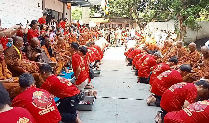 Bhikkhu Thudong Disambut Meriah di Cirebon, Wujud Toleransi Antarumat Beragama