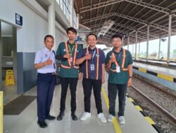 Komunitas Pecinta Kereta Api Bantu Pelayanan Mudik Lebaran di Stasiun