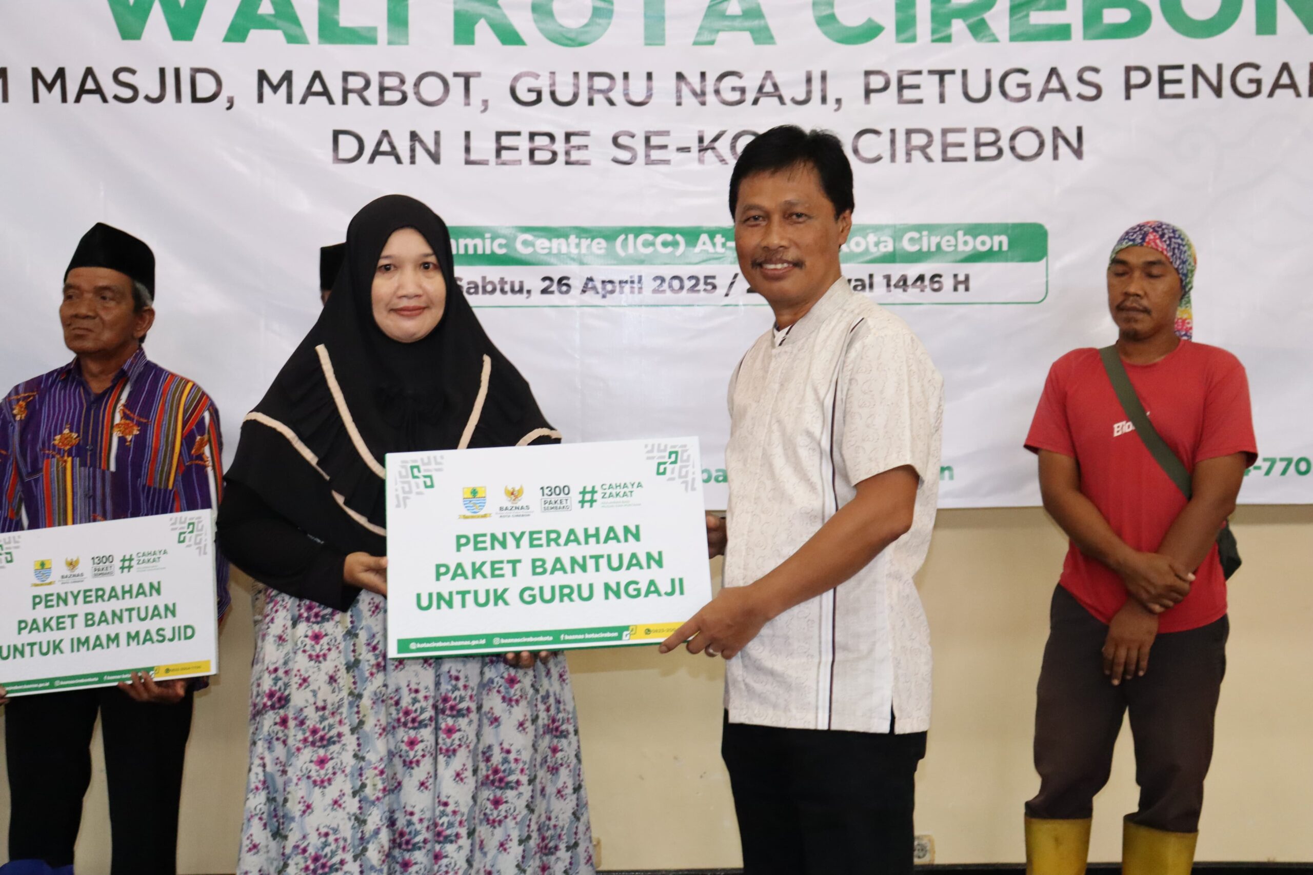 Pemkot Cirebon dan Baznas Salurkan Bantuan untuk Guru Ngaji