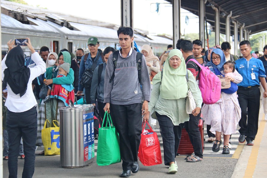 Pulang Lebih Awal, Penumpang Arus Balik Melonjak Tajam