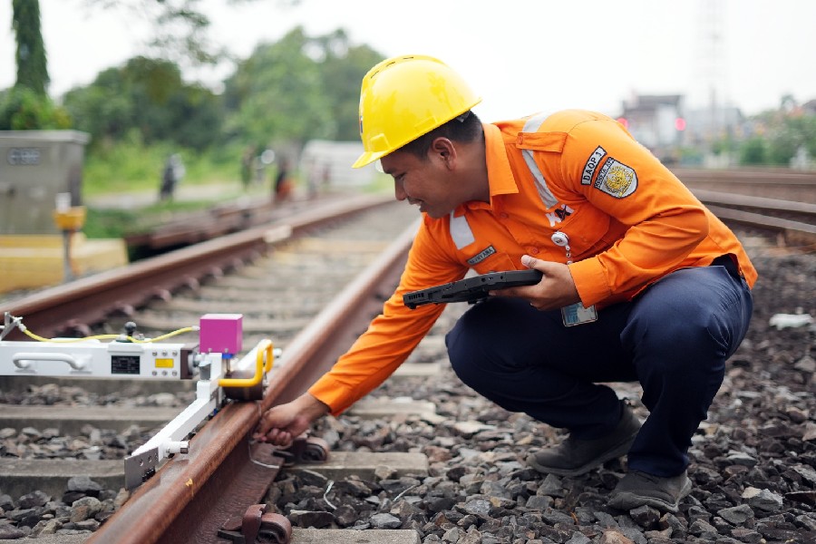 KAI Daop 3 Cirebon Gunakan Track Geometri Trolly untuk Cek Jalur Rel