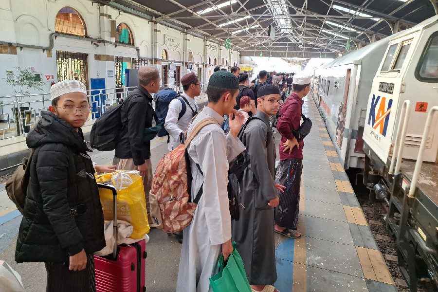 KAI Daop 3 Cirebon Sediakan 23.404 Tiket Libur Waisak
